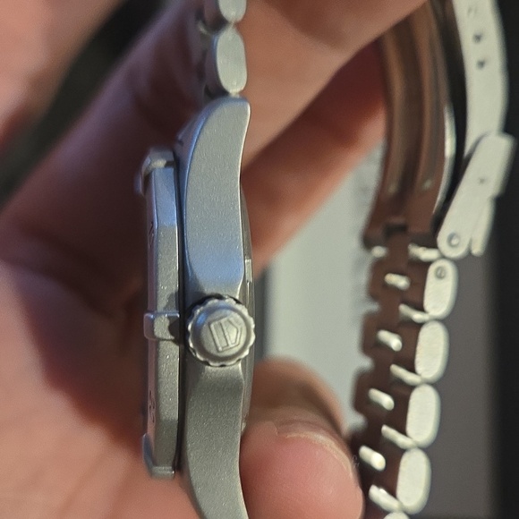 EUC Authentic TAG HEUER 2000 SERIES WATERPOOF LUXURY WATCH - Picture 9 of 11